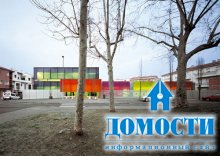 Детский сад из разноцветного стекла 